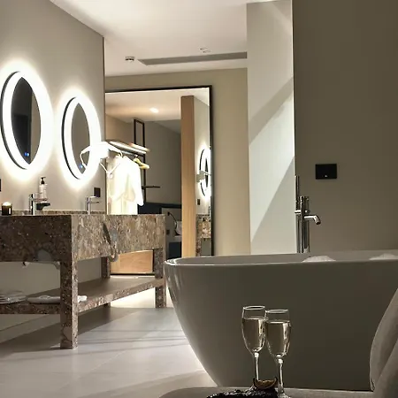 فندق Light 4*