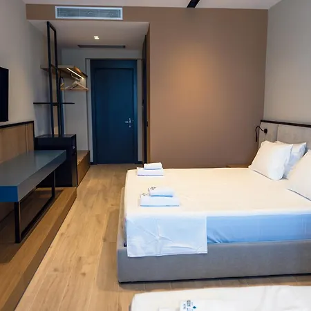 Light Ξενοδοχείο Εξαμίλιο