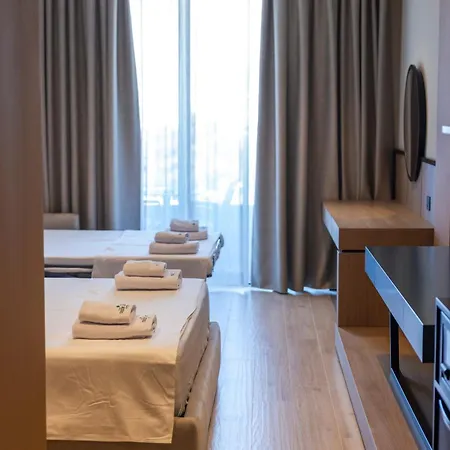 Light 4* كساميل